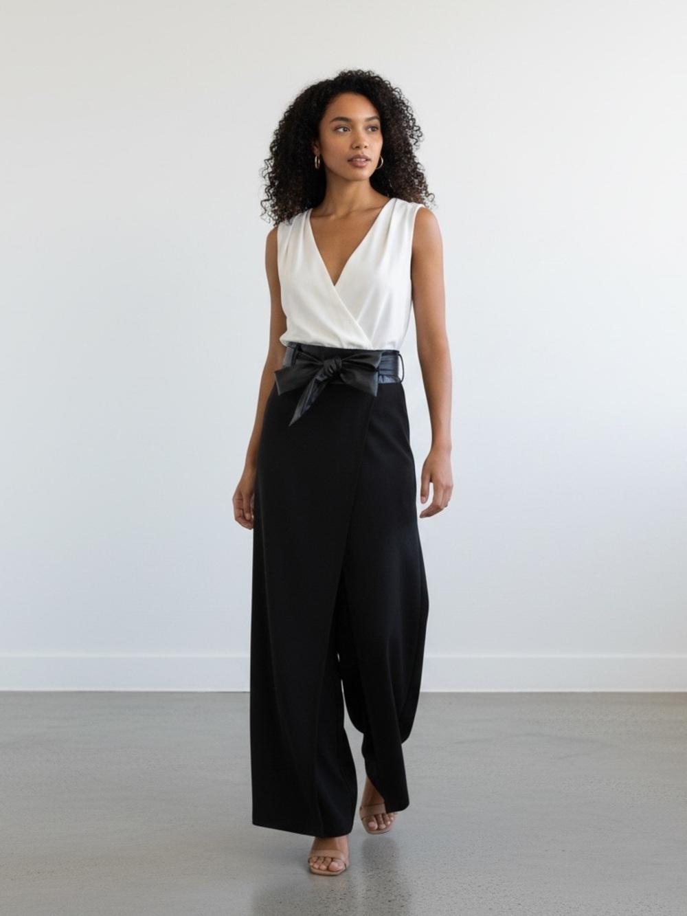 Shelby and Palmer Black White/ivory jumpsuit Split Flare Leg Sleeveless V-neck